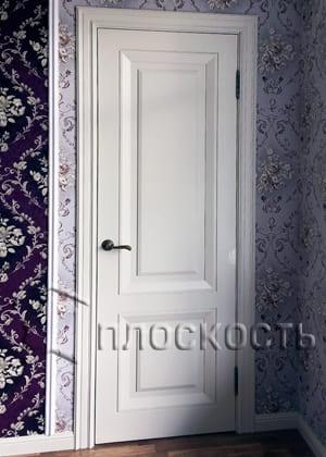 Установка белых деревянных дверей фабрики Бельские Двери в Усть-Славянке СПб