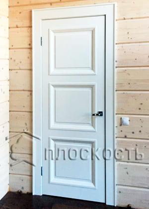 Установка белых межкомнатных дверей из МДФ в деревянном доме из бруса в Отрадное