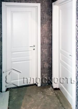 Монтаж белых межкомнатных дверей из массива сосны фабрики «ARGUS» в Петербурге