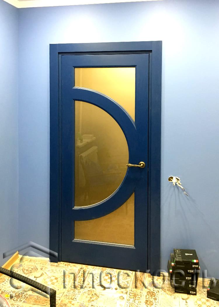 Установка синих дверей межкомнатных